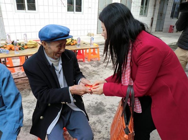 愛心送暖顯鄉情2016