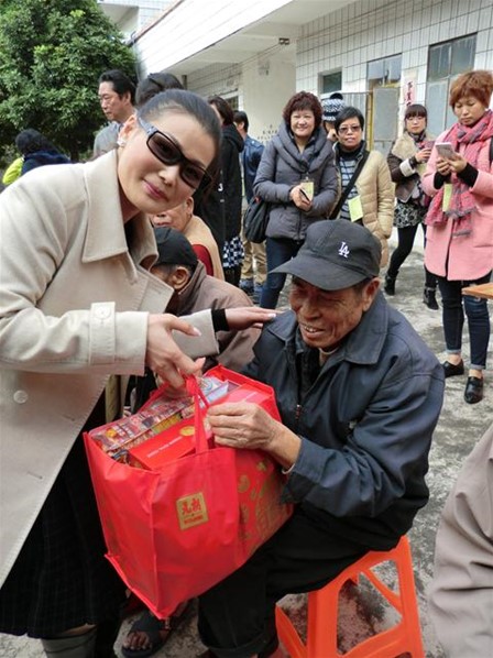 愛心送暖顯鄉情2016