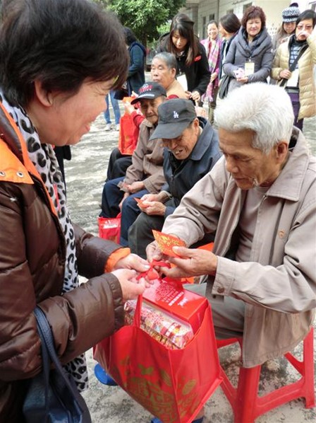 愛心送暖顯鄉情2016