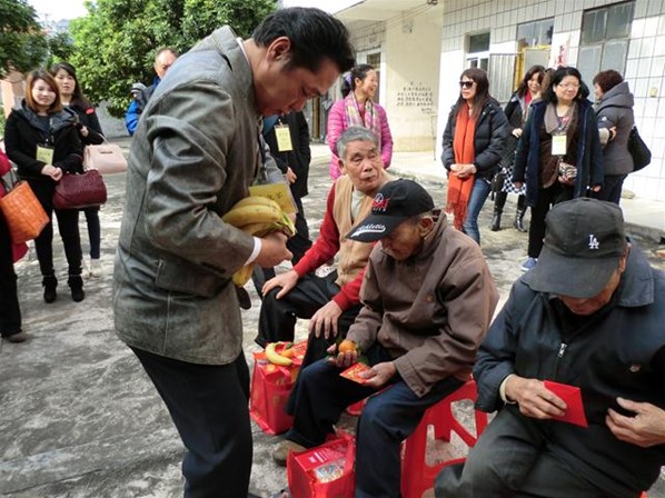 愛心送暖顯鄉情2016