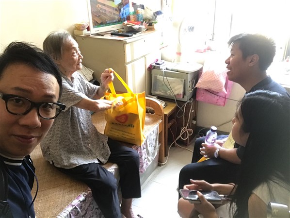 中秋敬老派月餅探訪活動